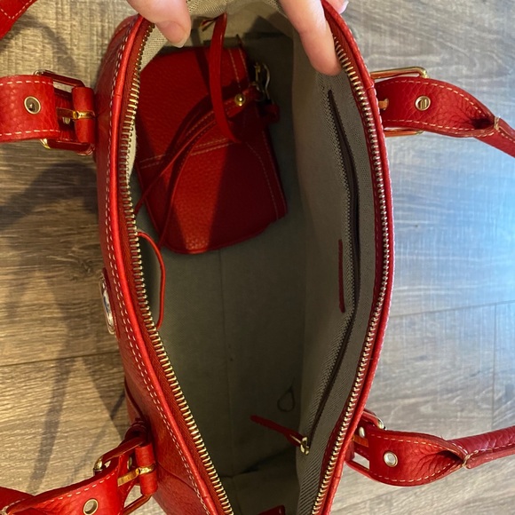 Dooney & Bourke with matching wallet - Picture 4 of 4